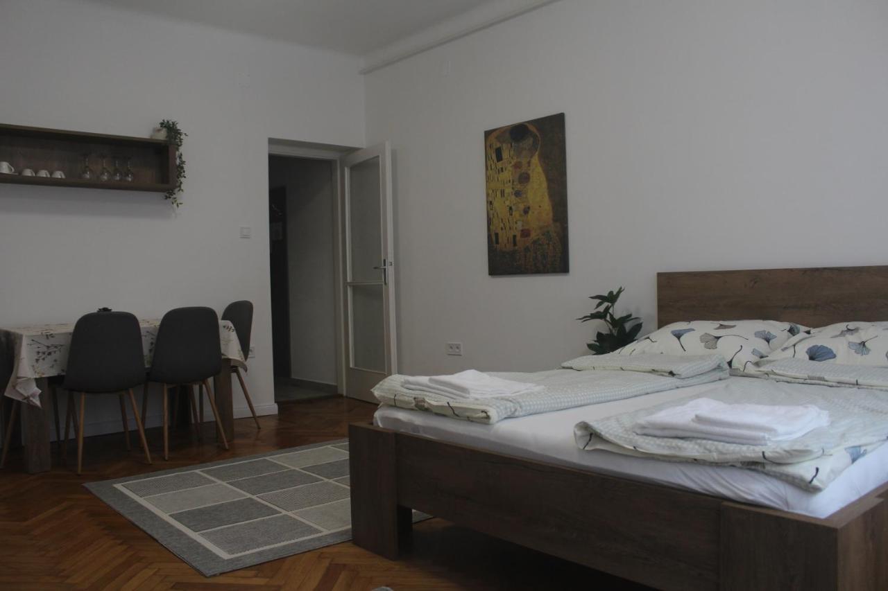 Downtown Studio Apartman Pecs Ngoại thất bức ảnh