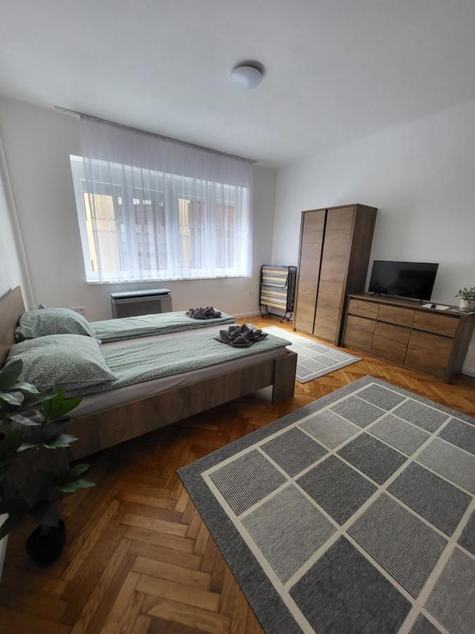 Downtown Studio Apartman Pecs Ngoại thất bức ảnh